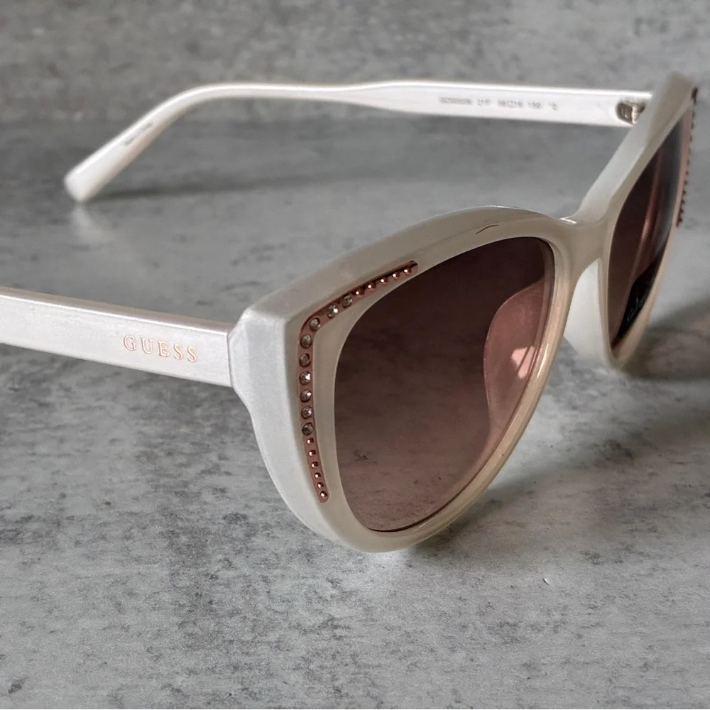 GUESS Pearl White Cat Eye Sunglasses Rose Gold Stud Detail NEW